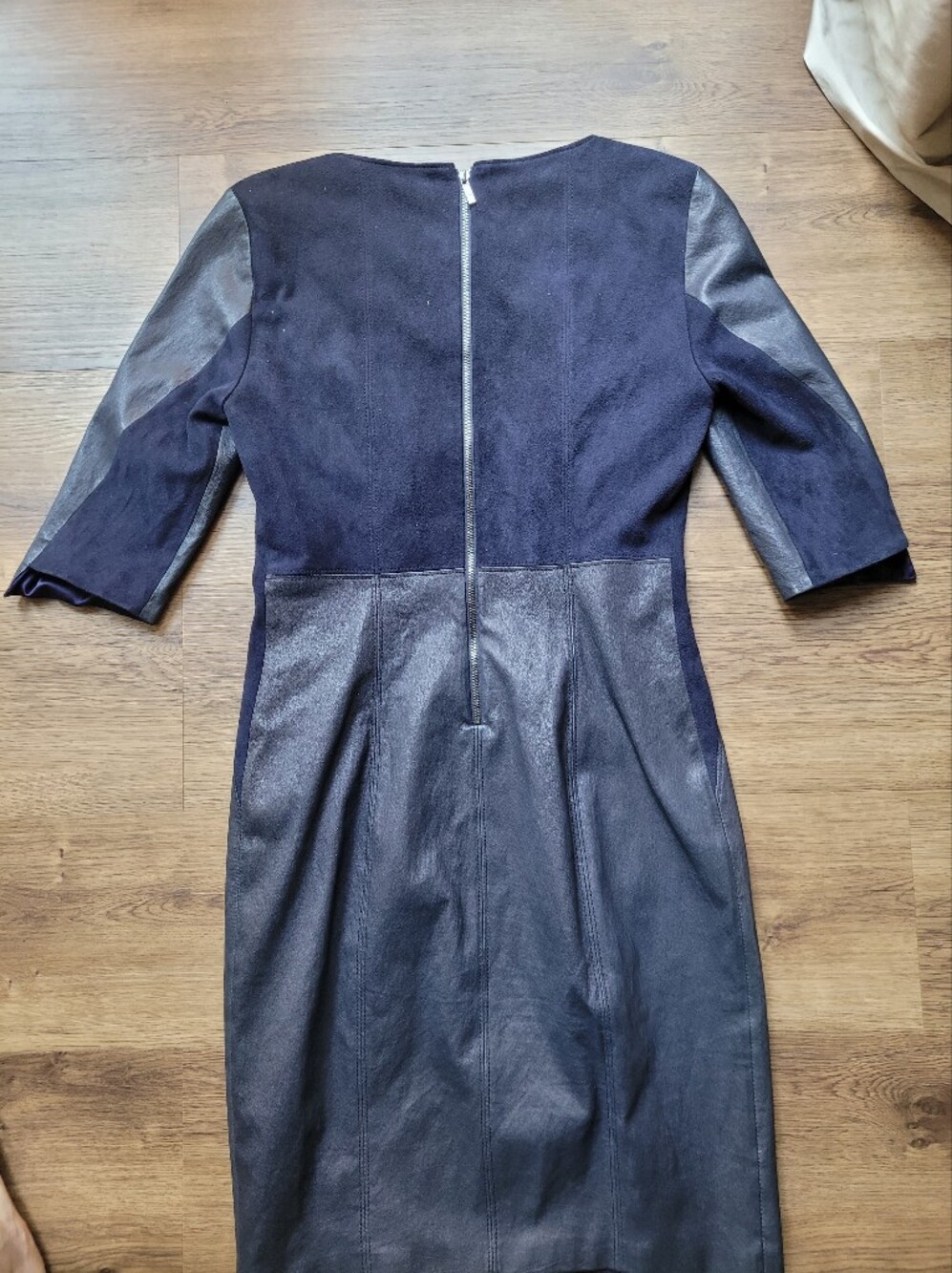 Elie Tahari Navy Leather And Suede Sz 4 Sheath Dress - Picture 4 of 4